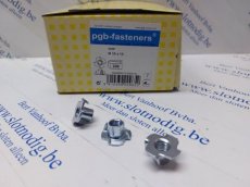 Inslagmoer M10x13 mm hoog/stuk